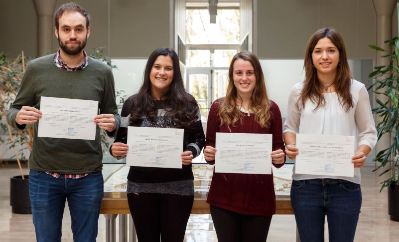 lucemprende (@lucemprende) on Twitter photo .<a href="/UNavarra/">UPNA - Universidad</a> y <a href="/CajaRuralNav/">CajaRuralNav</a> premian los 4 mejores trabajos de fin de estudios cuyos contenidos abarquen diversas facetas del emprendimiento. El día 11, fin de plazo. ¡Presenta tu candidatura! bit.ly/2Dsms1I .<a href="/UNavarra/">UPNA - Universidad</a> y <a href="/CajaRuralNav/">CajaRuralNav</a> premian los 4 mejores trabajos de fin de estudios cuyos contenidos abarquen diversas facetas del emprendimiento. El día 11, fin de plazo. ¡Presenta tu candidatura! bit.ly/2Dsms1I