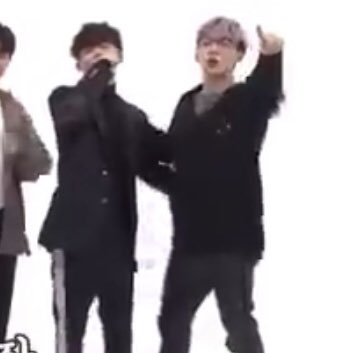 thislovedoubleb's tweet photo. ไม่รู้จะตีกันทำไม สุดท้ายก็ตัวติดกันงี้ #DoubleB https://t.co/BLENoFupWV
