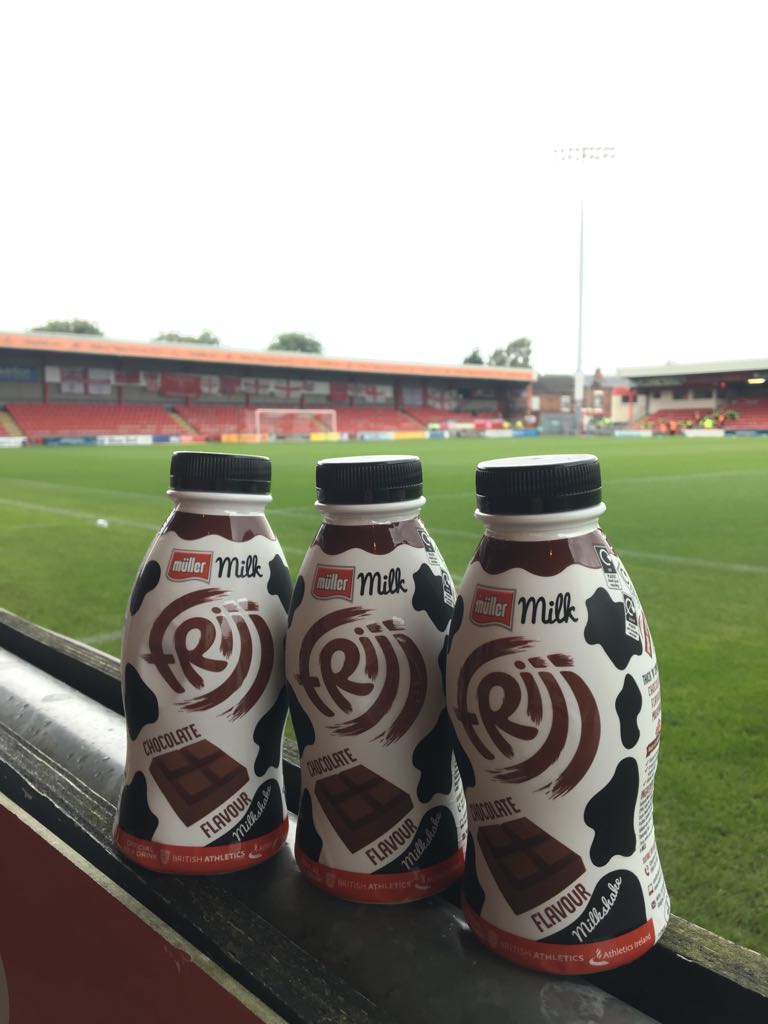 crewealexfc's tweet photo. 🥛 | Huge thanks to @MullerUKandI who have agreed to supply us with #Frijj this season 👍

The chocolate milk provides the post-match recovery to help keep the #CreweAlex squad going week after week 💪

On to Lincoln on Saturday! 🙌 https://t.co/1btIkaaFcE