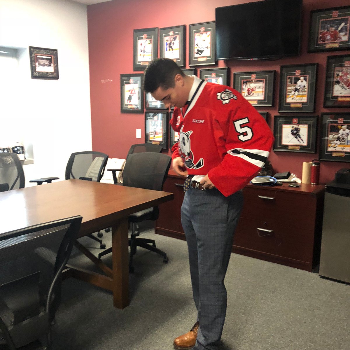 OHLIceDogs's tweet photo. Sbragz checkin out his new threads 👀 https://t.co/xzk8MgoWld