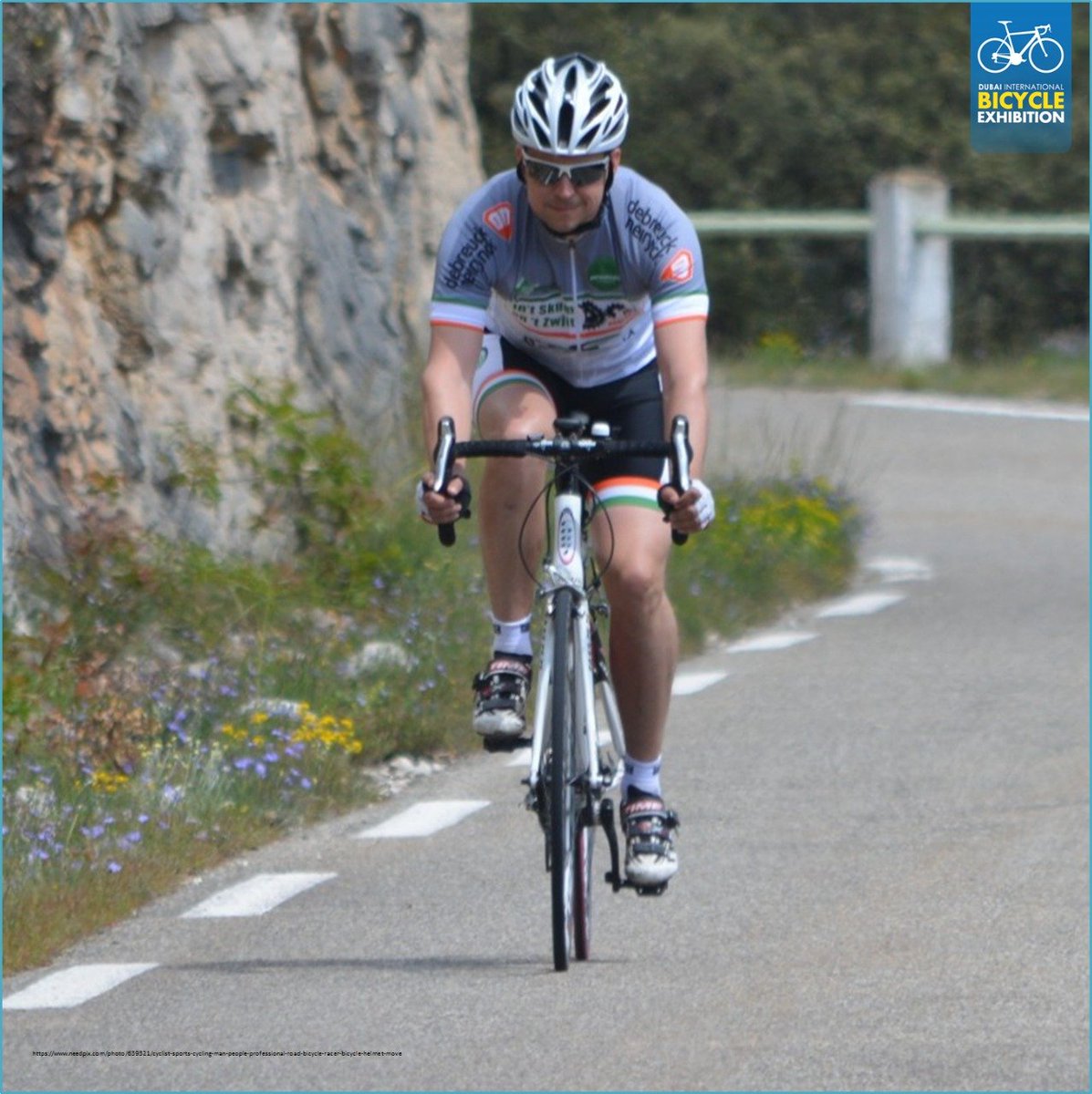 Scientists at Stanford University have found that cycling regularly can protect your skin against the harmful effects of UV radiation and reduce the signs of ageing. Source: telegraph.co.uk/science/2017/0…
علماء في جامعة أكسفورد اكتشفوا أن ركوب الدراجة يحمي البشرة ويجعلها أصغر عمراً