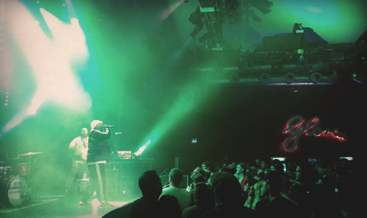 Arminiator's tweet photo. Legendär, wer da alles gestern Abend in #Köln auf der Bühne stand! @officialmcrene #stiebertwins #aphroe @Fatonimusik @RAtheRuggedMan @CHEFKET #championsound #dergrossehiphoptanzabend #anighttoremember #oldskool #djcoolmann #hiphop #rap #gloria https://t.co/Bf0IAS4YjJ