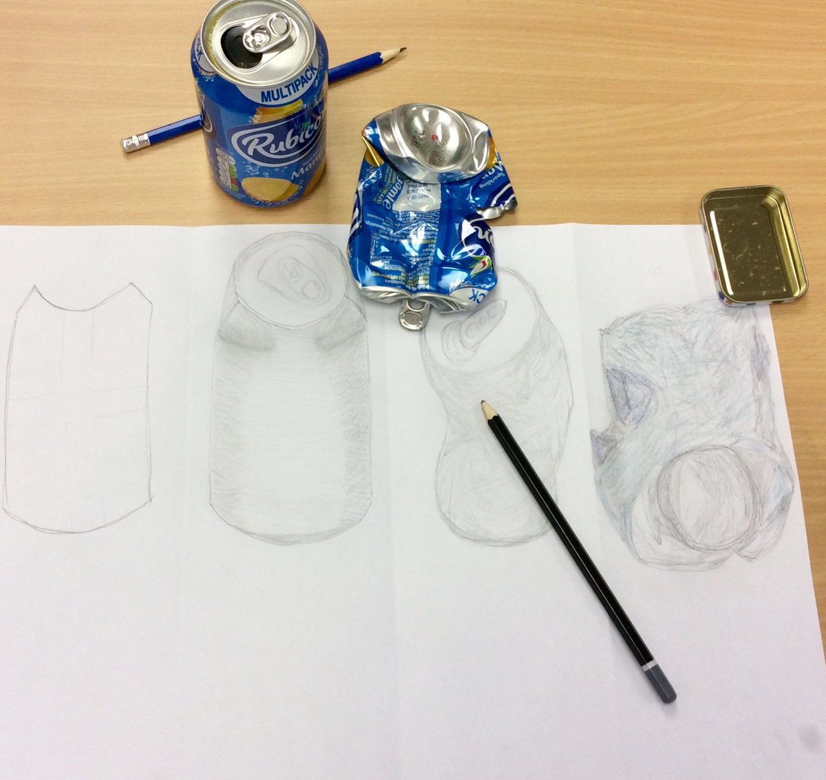 FindingBoris's tweet photo. Lots of fizz and a can do attitude got the Art and Minds Wellbeing Group off to a great start this morning. Some great work by everyone ... #CanDo #WellbeingWednesday #ArtAndMinds https://t.co/oOm3ulXbla