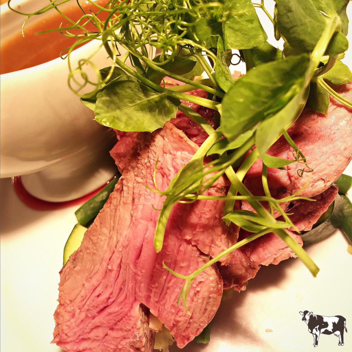 amberleyinn's tweet photo. Amberley rump of lamb - pink, tender and perfect 👌
#rumpoflamb #perfectlycooked #foodie #hautecuisine #hautecuisines # #mouthwatering #cookedtoorder #freshingredients #localproduce #dinner #tablebookings #stroud #cotswoldlife #stroudpubs #alehouse #wine #amberleyinn https://t.co/1OxMfhk5NA