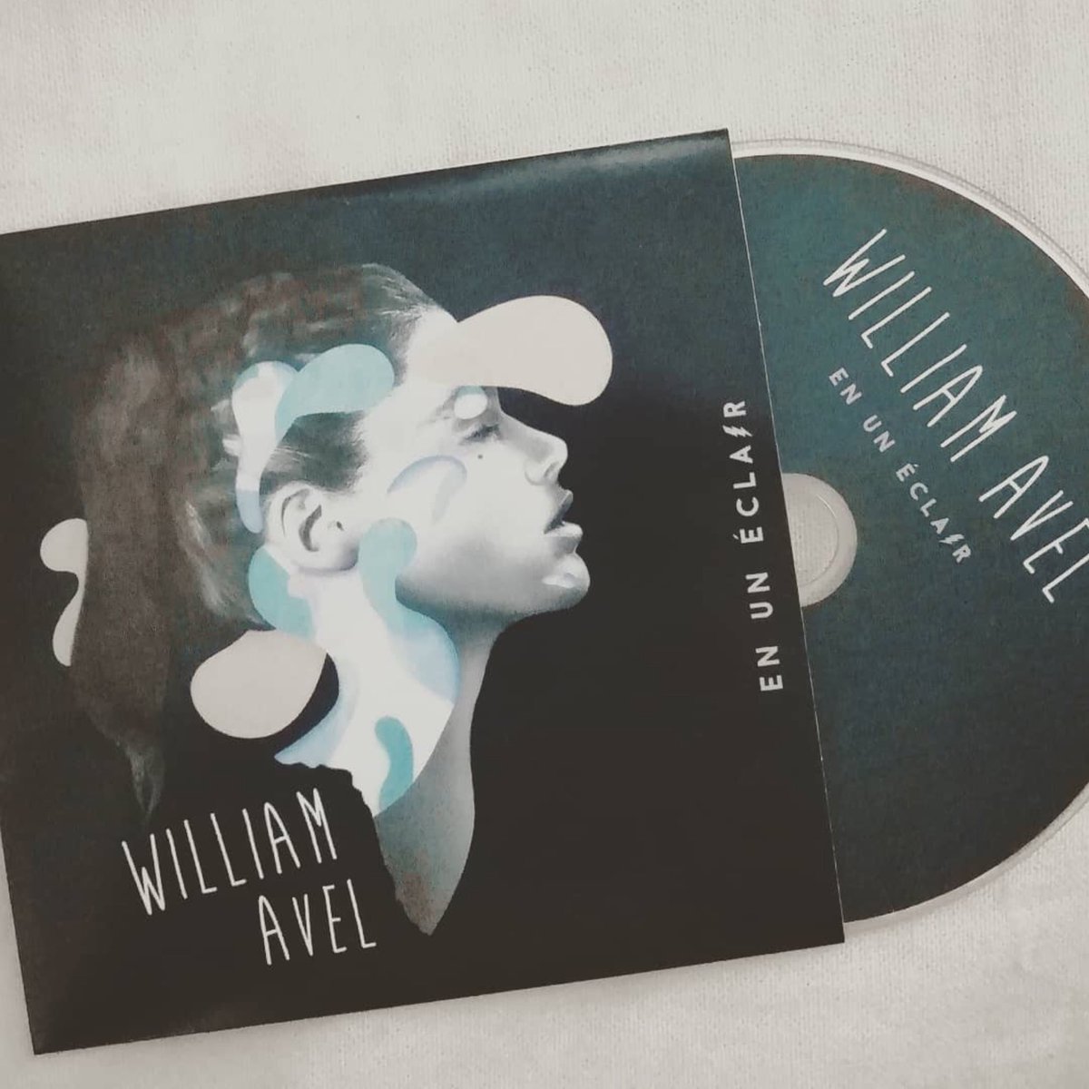 avel_william's tweet photo. #myfirstTweet #myfirstCD #myfirstEP #enuneclair https://t.co/ti0lQ5nXkk