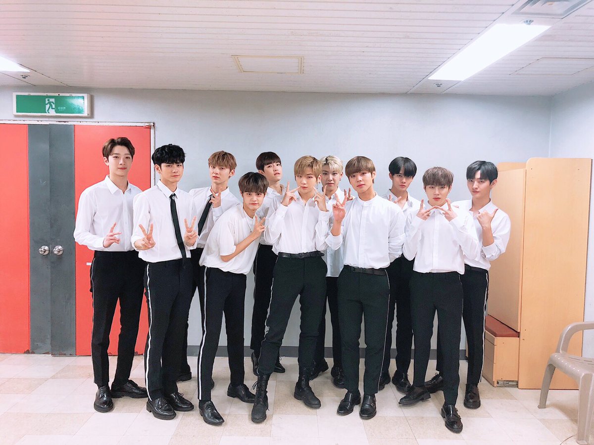 Wanna One tweet media
