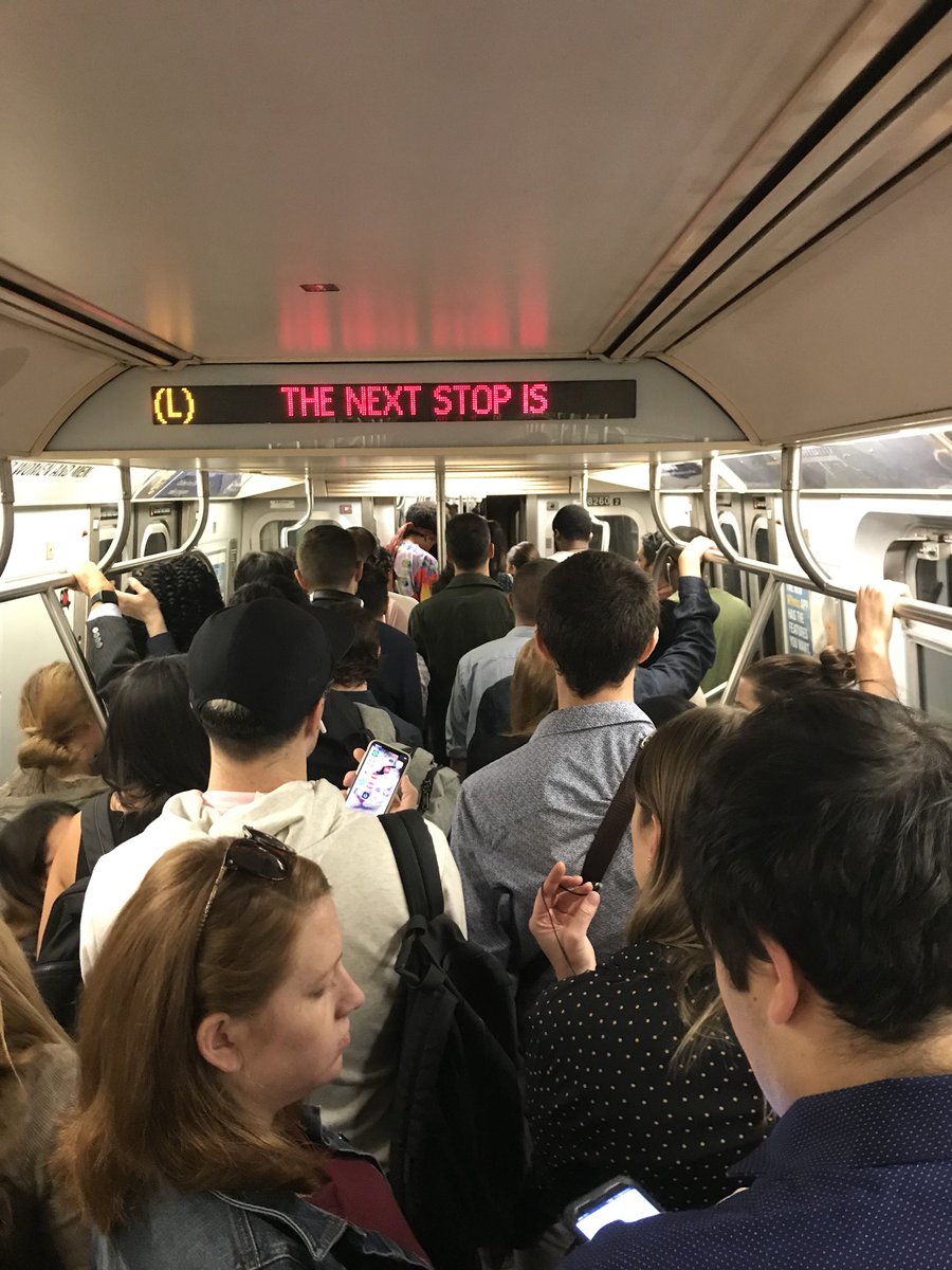 NataliaGonChav's tweet image. In case you’re wondering why I’m late to work today #Ltrain #MTA