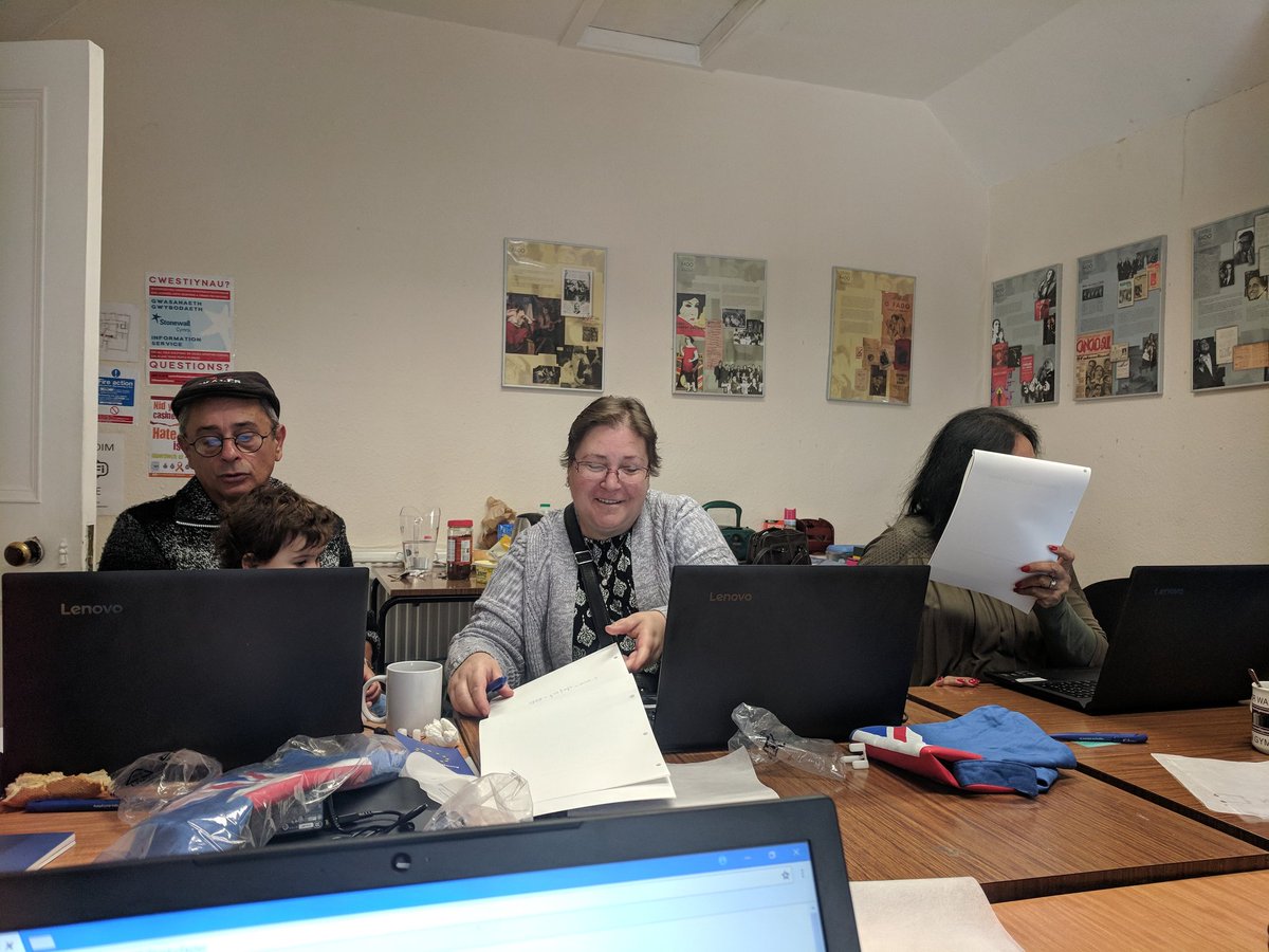 Free IT classes for the 50+ started today at @SaithSeren  with @ClpwW team,  with support from @BigLotteryWales #AwardsForAll ! 
3 of our new students never used a laptop or the internet before, and we are glad they have an opportunity to learn. Diolch ♥️