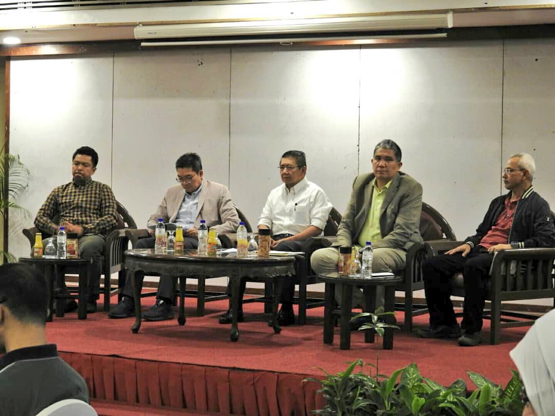 dofmalaysia's tweet photo. Sedang berlangsung, Amanat YBM MOA Bersama Ahli Mesy Pengurusan Tertinggi @moaMalaysia  ~ 03/10/18, Langkawi.

YBM memberikan penekanan terhadap konsep amanah &amp; kepercayaan dalam melaksanakan tanggungjawab. Martabat warga MOA akan diangkat dengan integrity &amp; dignity.

#myDOF #moa https://t.co/aCmdwOoKX6