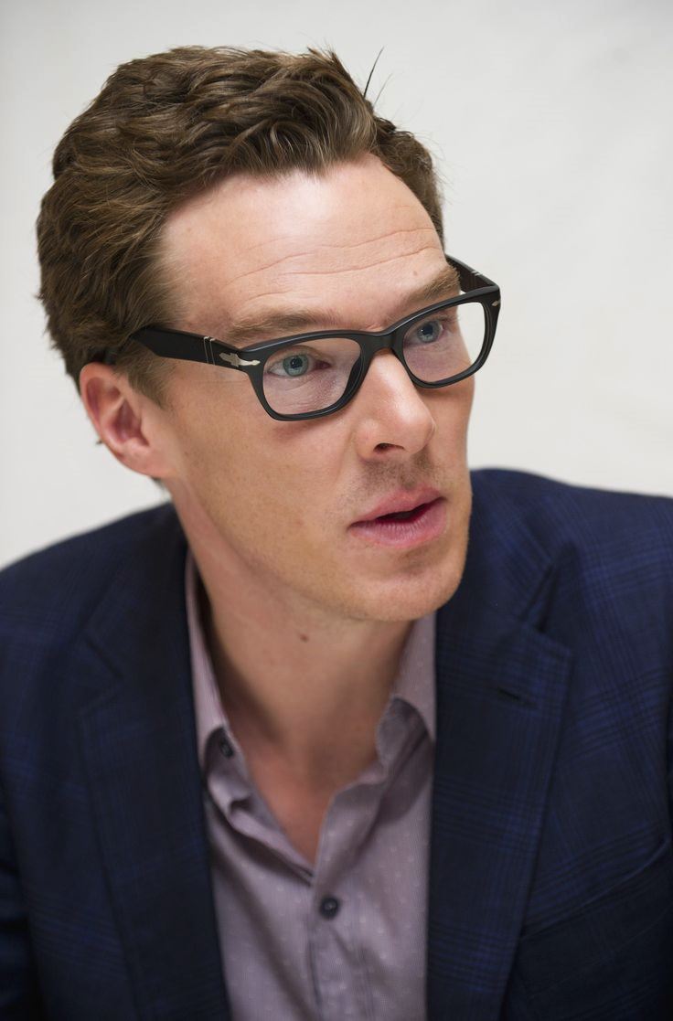 Does Benedict Cumberbatch Wear Glasses