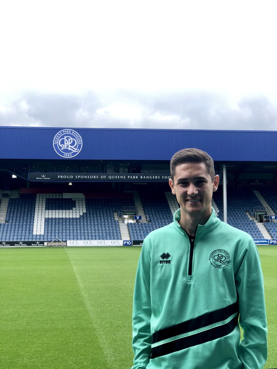 hache_studio's tweet photo. Thank you Thomas Charles from @QPRtrust @QPRPrimaryStars @QPR for welcoming me at the stadium #newprojects #community #communityarts #watchthisspace @OldLaundryYard @MyShepherdsBush @LBHF https://t.co/0NhRA5pzdZ