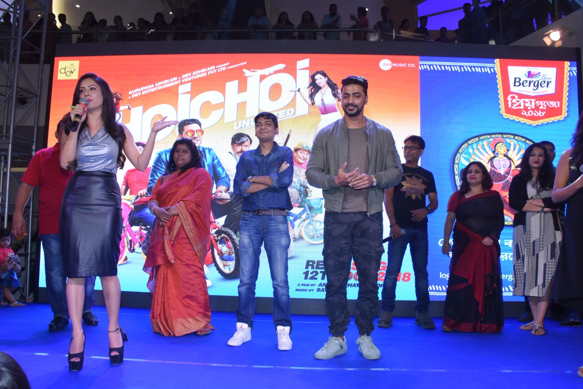 Some Hoichoi moments from the memorable mall activity with the Hoichoi Unlimited Team! Tag and share the image if you spot yourself! #BergerPriyoPujo #BergerPaintsIndia #HoichoiUnlimited #TeamHoichoiUnlimited

#Fever104FM <a href="/idevadhikari/">Dev</a> <a href="/Fever104FM_Kol/">Fever104FM_Kolkata</a>