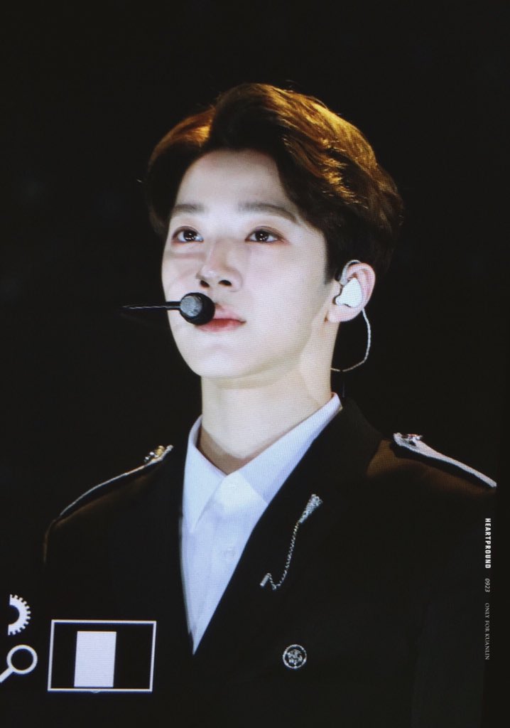 HeartPround0923's tweet photo. 181003 아송페 
是我的光♡

#워너원 #라이관린 https://t.co/HKqKXM6RZA