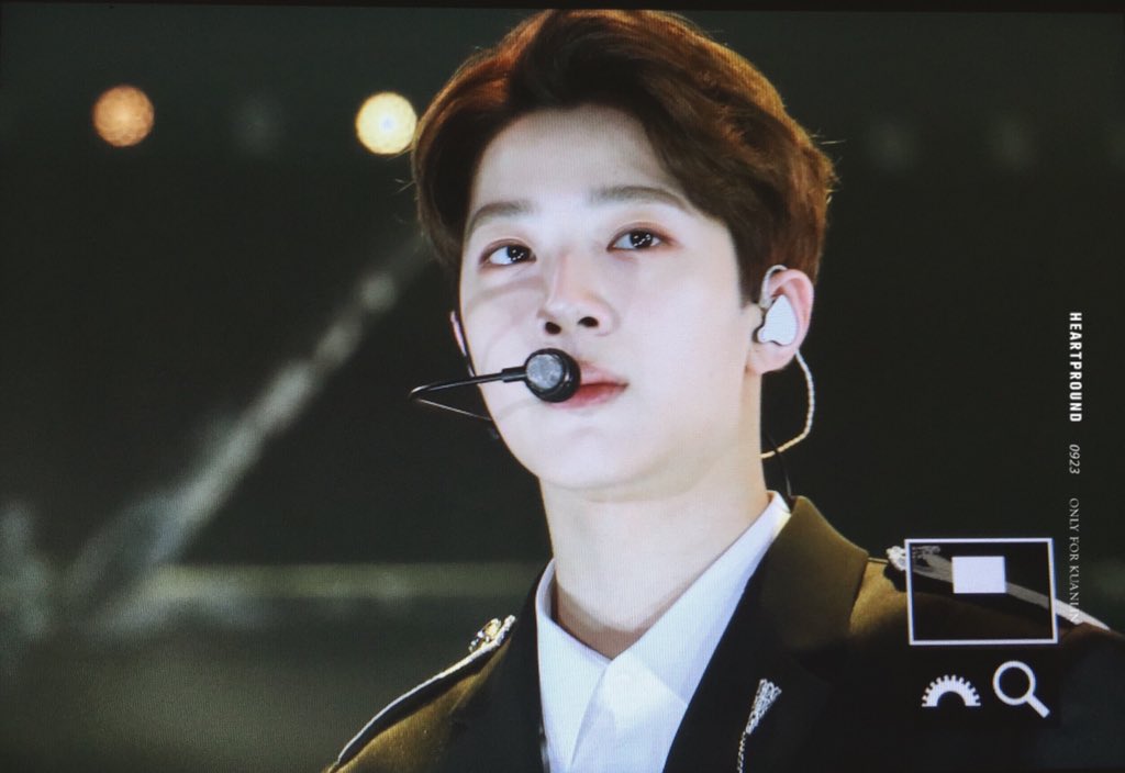 HeartPround0923's tweet photo. 181003 아송페 
是我的光♡

#워너원 #라이관린 https://t.co/HKqKXM6RZA