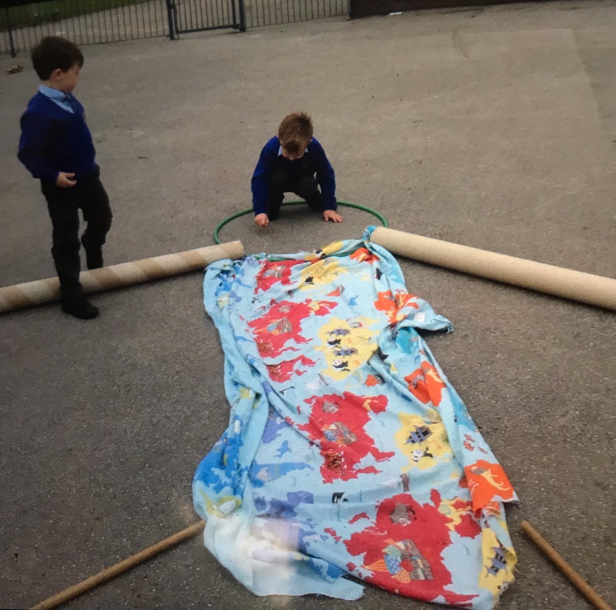 Class_Owens's tweet photo. Class Owen and Adams are getting into the Giant spirit! Look at this amazing giant we created today. Don’t forget to visit the giants in Liverpool this week! @GiantSpectacle    @CllrWendySimon @LivEchonews @ssppcps @KnowsleyCouncil @class_adams #giantspectacular #receptionrocks https://t.co/9iXBY7Dr88