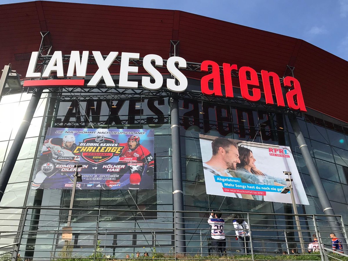 eor9's tweet photo. Ready to watch the Global Series Game with hundreds of Oiler fans. Let’s go Oilers!! #yeg #OilersCologneSharksPresasonMegaThread #Oilers https://t.co/kqVYE6F8fx