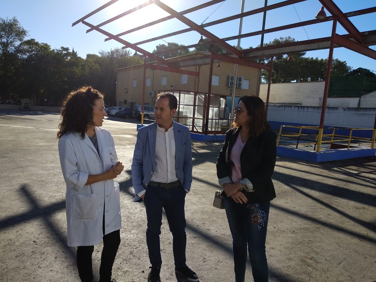 🍇 El alcalde, <a href="/SergioGNC/">Sergio García-Navas</a> , y la concejala, Conchi Rodríguez-Palancas, han visitado esta mañana las instalaciones de la Cooperativa San José para interesarse por el desarrollo de la campaña de la #vendimia.