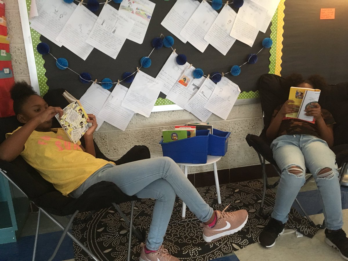 JessWilliamsPLV's tweet photo. L😍😍k at these readers! #polarpride #plvbears https://t.co/UnrvIMVTNA