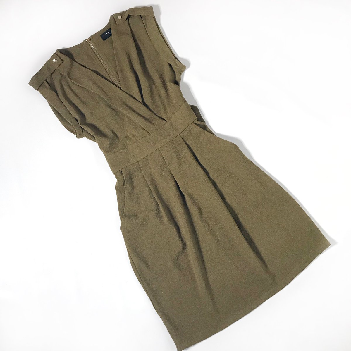 BiscuitGeneral's tweet photo. This dress will be in high rotation if it lands in your closet. Pair it with a blazer or cardigan for work, or with heels and a necklace for date night. Plus yes, pockets.  #desktodinner #ithaspockets https://t.co/sCIat15Pxn
