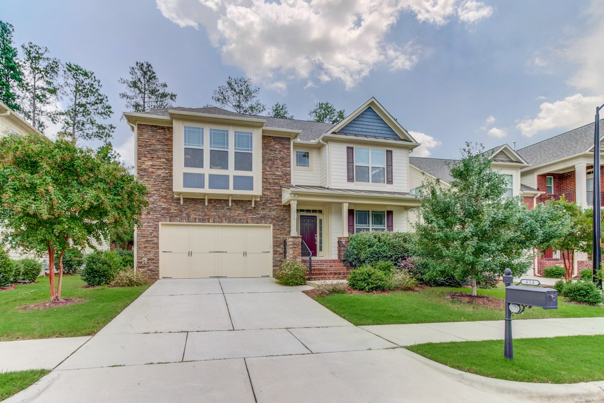 MotionPads's tweet image. Need some space? You got it with this spacious home in Cary, NC! #realestate #raleigh #carync #homesinmotion