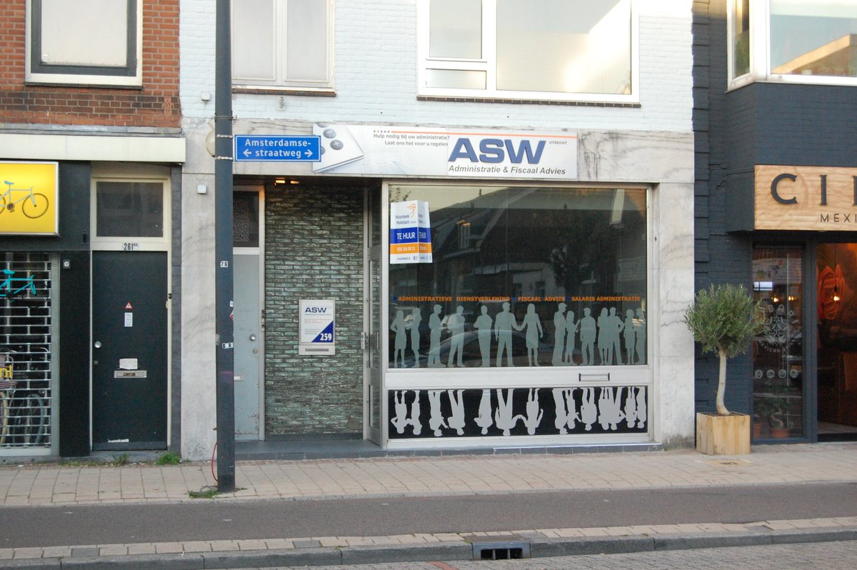 Nieuw in de #verhuur: circa 110 m² #winkel-/#kantoorruimte aan de Amsterdamse <a href="/Straatweg/">Amsterdamsestraatweg</a> 259 te Utrecht. Meer info: goo.gl/3g54F7