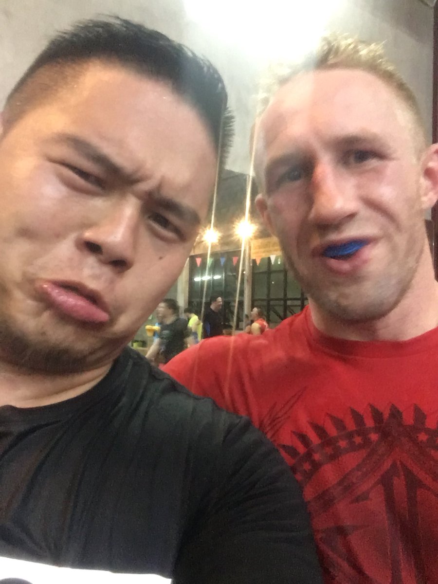 kaijukiller55's tweet photo. 元UFCファイターのトミーヘイデン選手とスパーリング👊ビッグボックス にて‼️まぁ強かった、、実力差もわからん程に、、精進あるのみ🏃♂️💨
#Bixbox
#素晴らしいジム
#家から近い
#金的蹴ってもて
#ほんまさーせん
#からのボクシングスパーで
#ぼこすかにされた
#精進あるのみ https://t.co/whiga6VwUZ