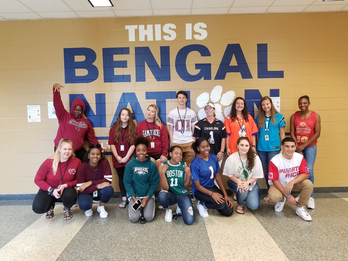 maynardBHSHS's tweet photo. Game On!🏈
@blythewood_sbo
@BHSBengalNation 
#bhshs https://t.co/MoY5RVZZxQ