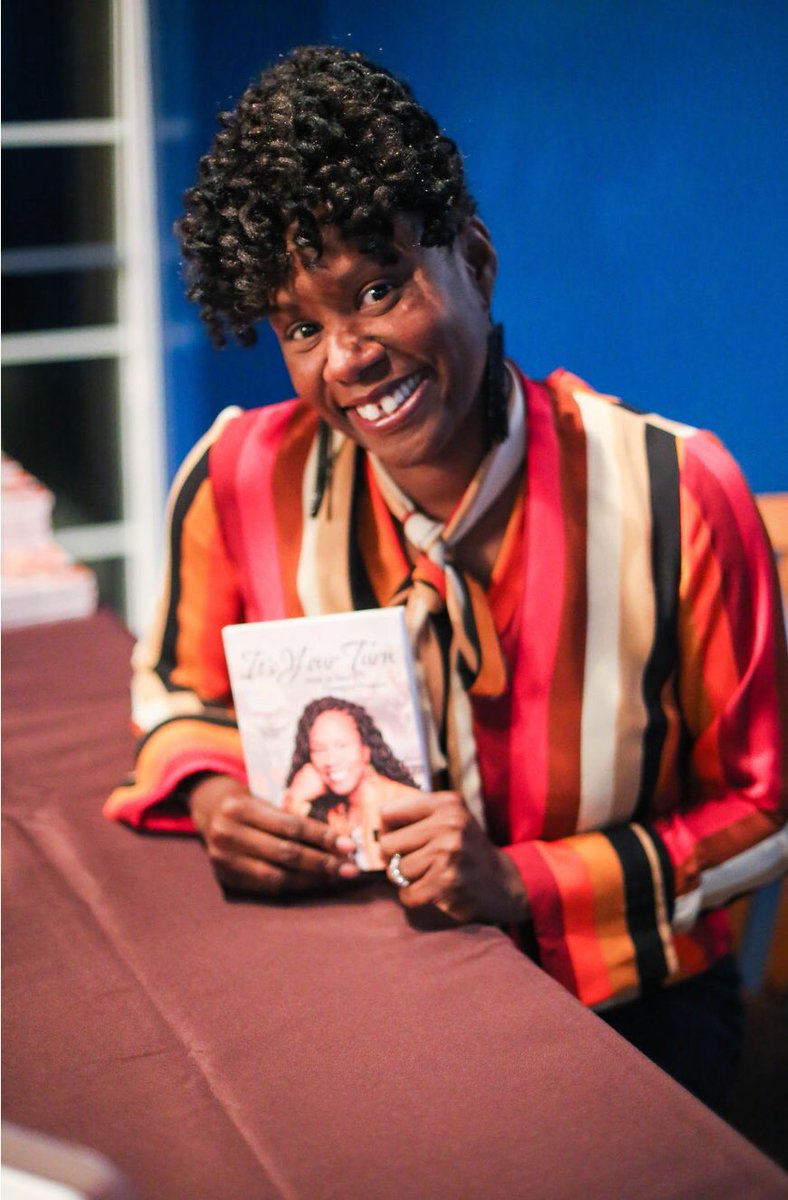 TidbitsWithTina's tweet photo. Welcome to some of my favorite photos from my exclusive book signing!  So excited to share! https://t.co/Fwz6jLB6fT