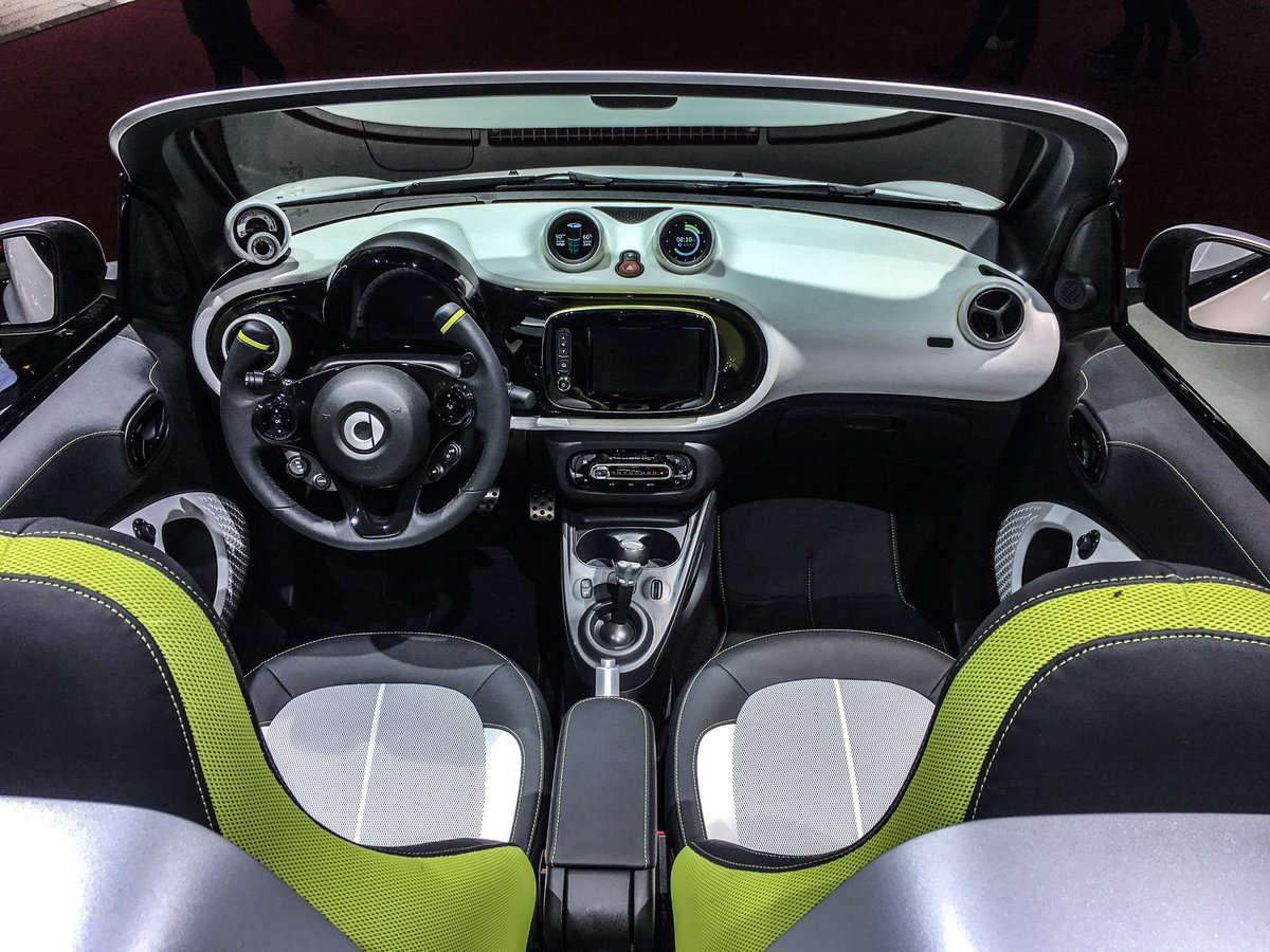 ComoSmart's tweet photo. Le Groupe Como Automobiles vous attend au Mondial de l’Automobile porte de Versailles du 4 au 14 octobre HALL 5 #smart #smartParis #Comosmart #Besmart #smartEQfortwo #smartBrabus #smartsEQforfour #Paris @MondialAuto @smart_worldwide https://t.co/QPHqz3JfLz