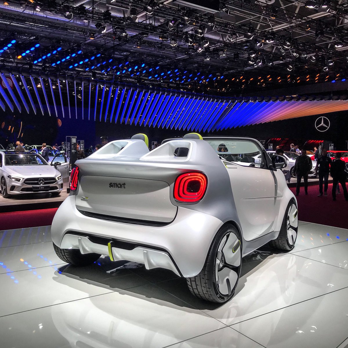 ComoSmart's tweet photo. Le Groupe Como Automobiles vous attend au Mondial de l’Automobile porte de Versailles du 4 au 14 octobre HALL 5 #smart #smartParis #Comosmart #Besmart #smartEQfortwo #smartBrabus #smartsEQforfour #Paris @MondialAuto @smart_worldwide https://t.co/QPHqz3JfLz