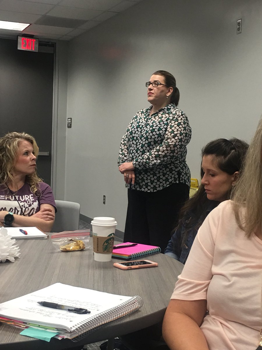 ChristiKeelen's tweet photo. In the presence of a reading guru, who wants students to have choice in reading and to have students read in VOLUME. This is what makes life-long readers. @donalynbooks #QuestECHS #Literacyislove https://t.co/j2c8FO6OII