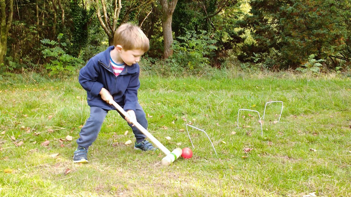 JRDiscoveryTree's tweet photo. Tuesday Toddlers enjoyed the new game of croquet almost as much as throwing our conker streamers around #conkers #forestschool #discoverytree #Bristol https://t.co/WYWJET0LtM