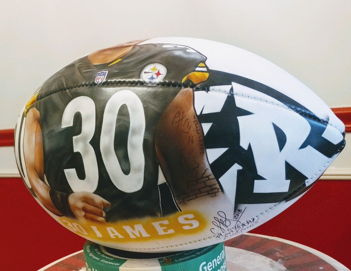NovikaneC's tweet photo. Just completed this @JamesConner_ ball with some @AngelusDirect paints.  
#Angelusdirect #Angeluspaint #SteelersNation #SNUpride #NoviKaneCustoms https://t.co/sd4l18kKae