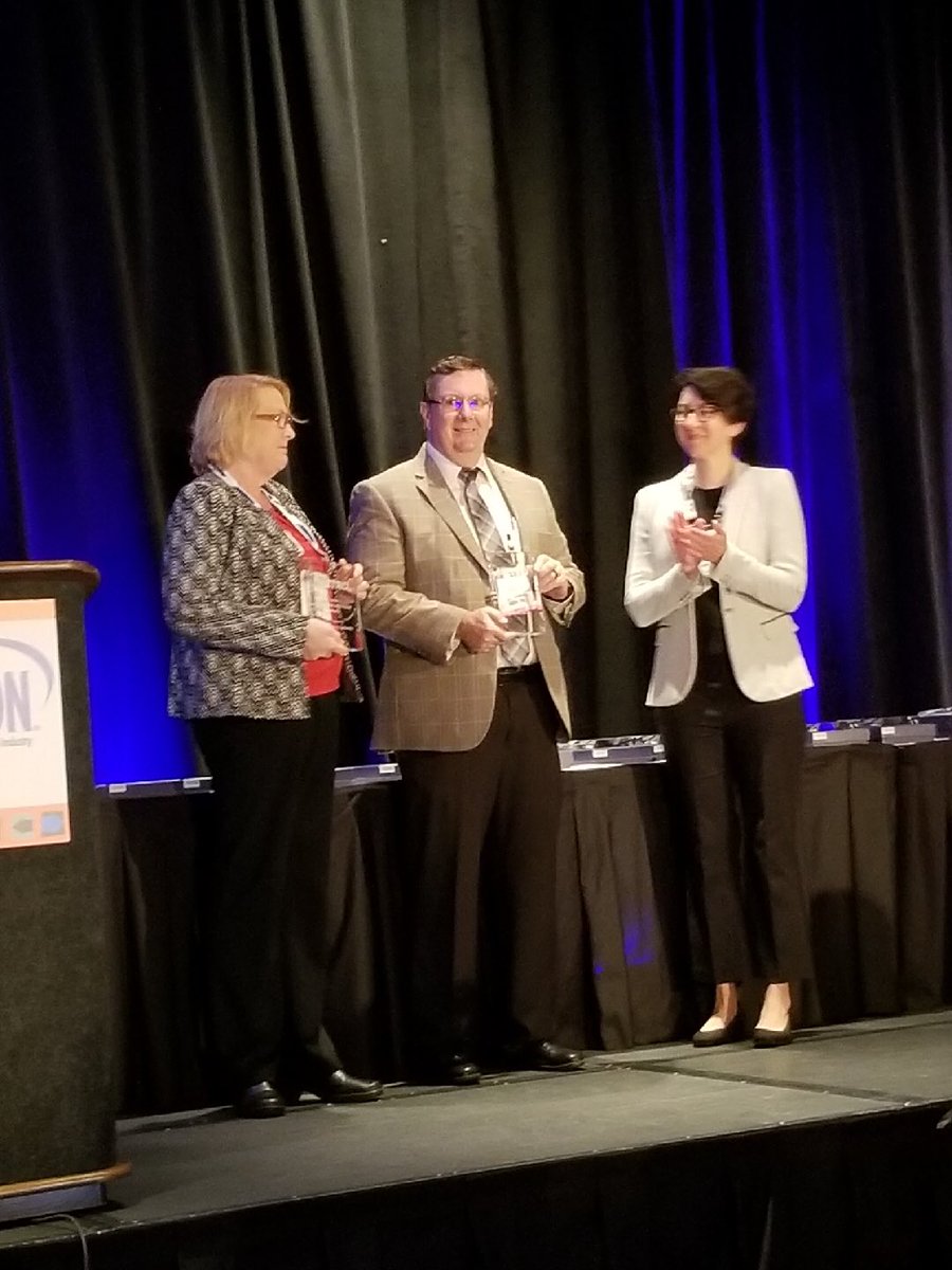 MichaelEHennes1's tweet photo. BusCon 2018@proterra #Proterra #BusCon2018 Very honored and humbled to be selected for a Metro 2018 Innovative Solutions Award with our customer from DTA and CTE for deployment of electric buses in Duluth https://t.co/h3Ezr7iN83