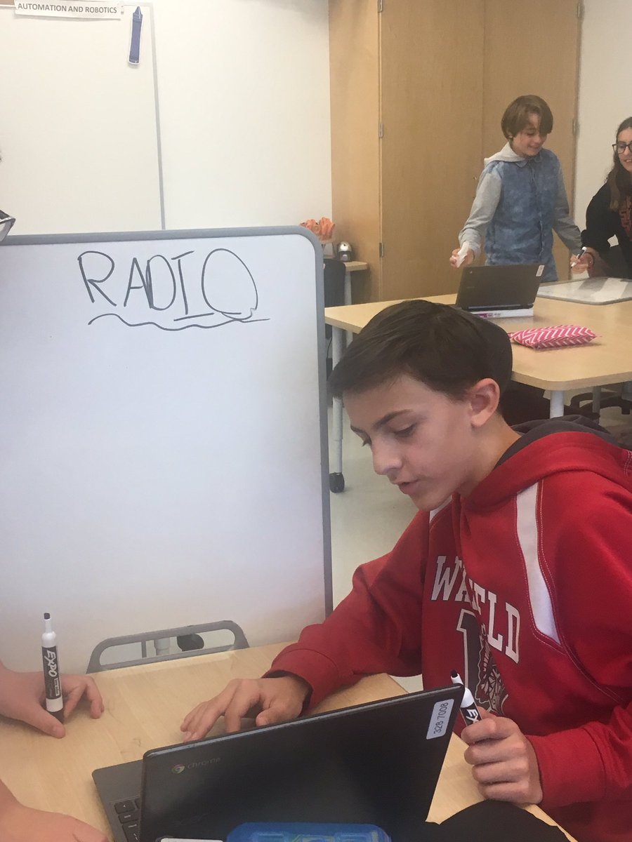 ChrisScience513's tweet photo. Small Group Work on the Model of Communications! @GalvinMS @DrThomasSTE @GalvinTechEd #steminnovations https://t.co/C3VXP1e1VB