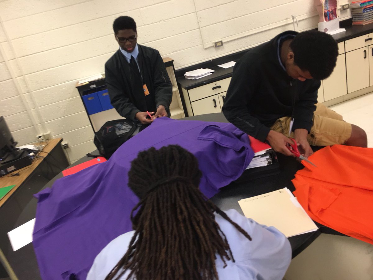 DrLinnen's tweet photo. Teaching and serving is a what we do! Making blankets for the local homeless shelter @BAatRSD2 @RichlandTwo #communtyservice https://t.co/l4yM5n2JMF
