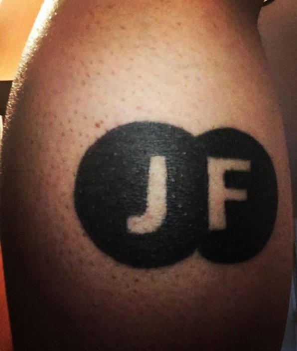 PER MOLTS ANYS #FESTAIRES!
Avui celebrem 10 ANYS del gran sopar fundacional. #Felicitats a totes i tots. Moltes gràcies per seguir brindant amb nosaltres. #SomMilions #ElQueHemCreat Salut i República!