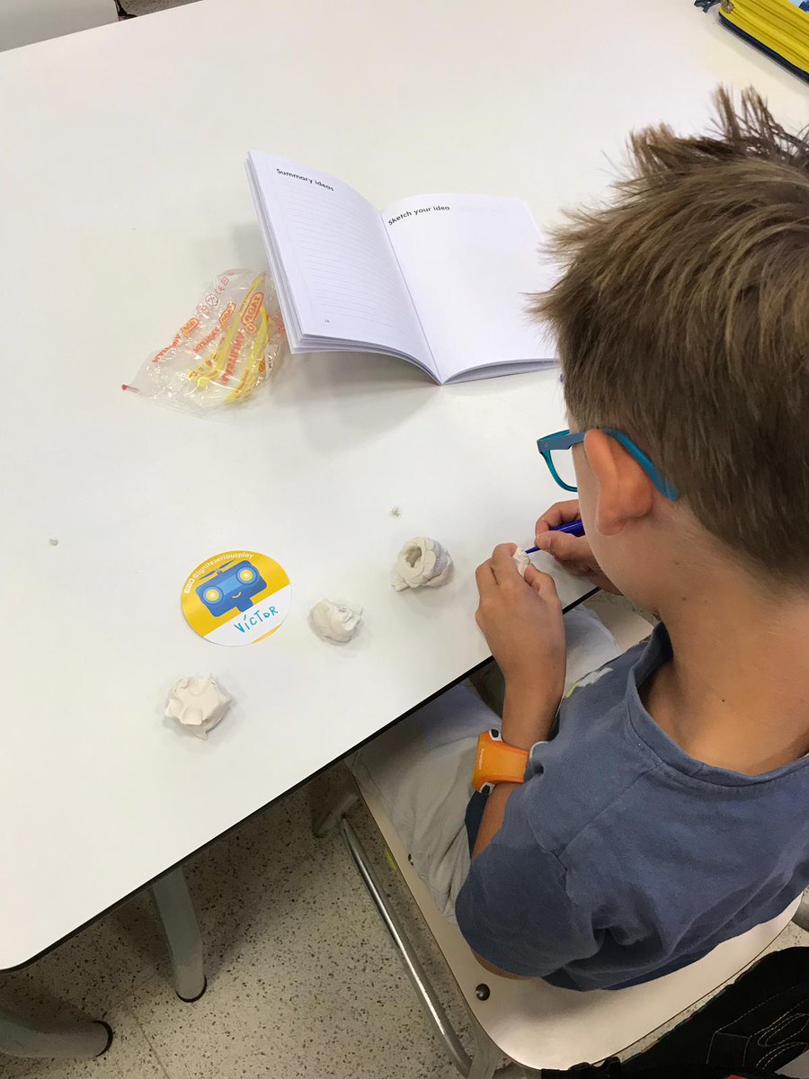 igniteseriousp's tweet photo. Primeros modelos en plastilina en la nueva extraescolar del momento, diseño e impresión digital 3D. Proyectos STEAM adaptados a cada edad.
#3Dprinting #edtech #lovewhatwedo #firstdayofschool2018 #AfterSchool #STEAMCat #igniteseriousplay https://t.co/u3h1nUSGFf