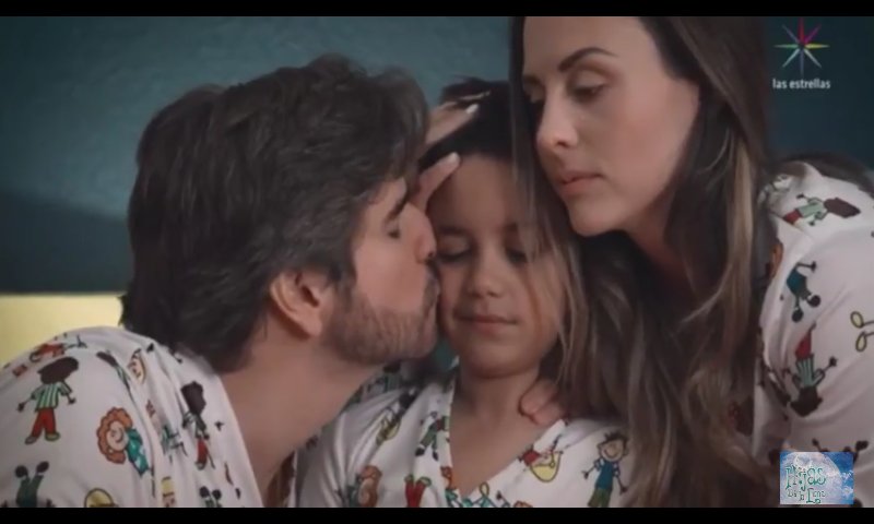 DaniArenasCol's tweet photo. #FotoCapturas8 mejores momentos #Robertyjulieta 💑💘 @danarenas y @zuriavvega 😍 #Cap62 @MiMaridoFamOf #RealityDeAmor
tras perder la custodia de Dave los Oppas entran en crisis 😢😭💔 #ConLasEstrellas reportando sintonía desde Colombia 👀📺💛💙❤ #FelizMiércoles 😘💋🙅🙏💫 https://t.co/h9afdPh8Wz