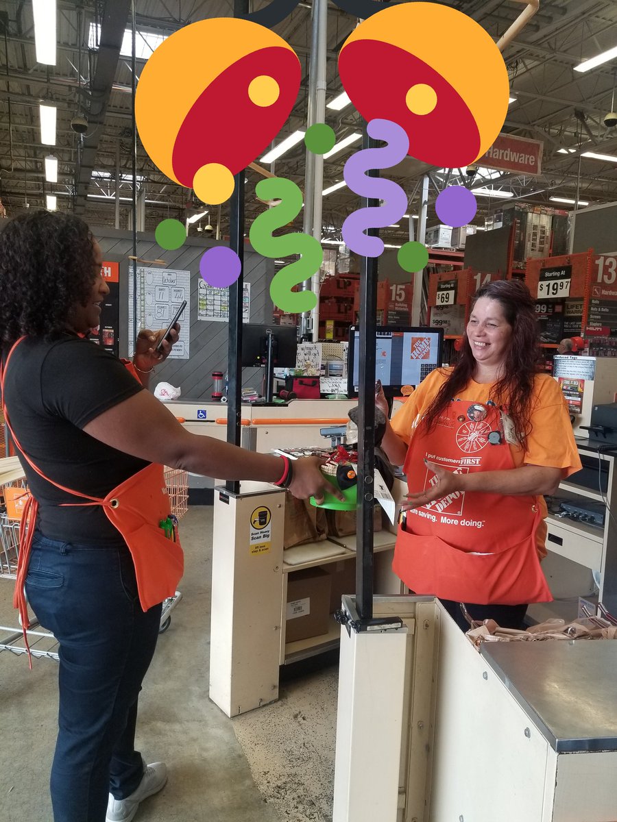 Oksana Assistant Store Manager tweet media