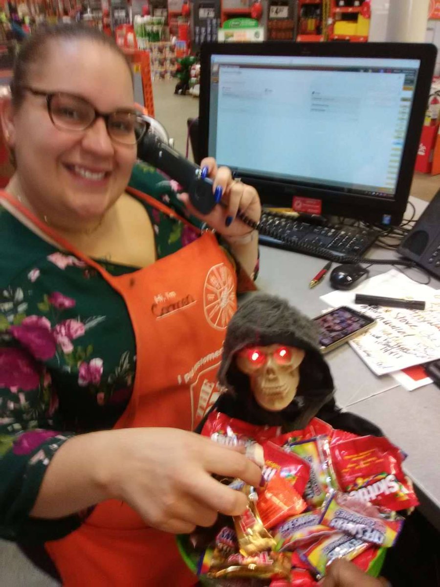 Oksana Assistant Store Manager tweet media