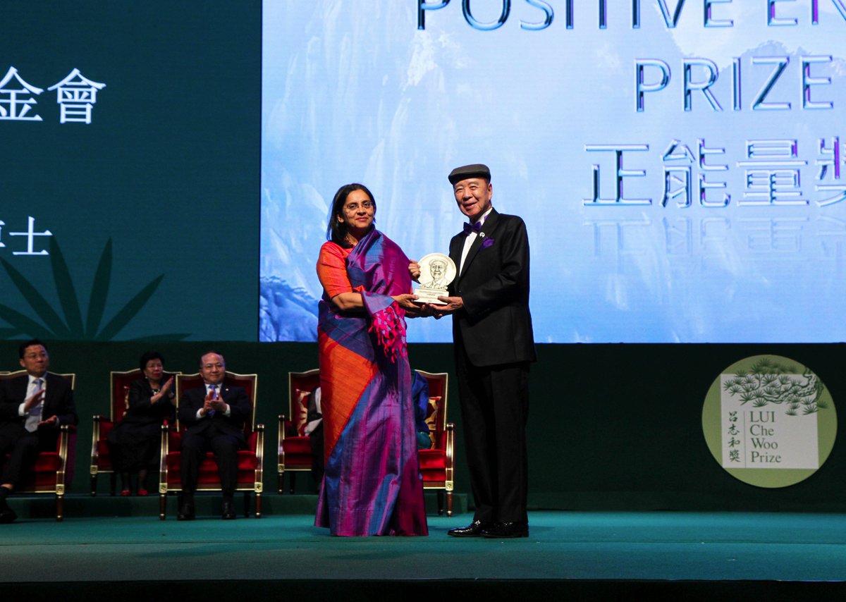 luiprize's tweet photo. Live at #LUIPrize2018 Award Ceremony - 

@Pratham_India, laureate of the 2018 Positive Energy Prize, has evolved the learning solution for many in the world with an innovative and indigenous approach, ensuring that "every child is in school and learning well". Congratulations! https://t.co/uE5OGqtZPE