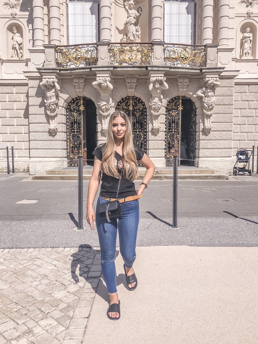 #linderhofpalace #linderhof #schlosslinderhof #ettal such a beautiful castle. Especially on the inside 🌟