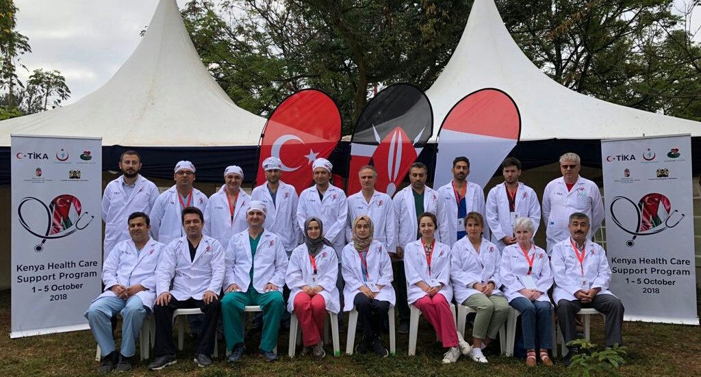 TIKA_Kenya's tweet photo. A compassionate team of medical practitioners from #Hungary and #Turkey conduct surgical operations towards improved healthcare in #Kenya
As at day 3, 2000 patients leave #kiambulevel5hospital with #Allforasmile after dental and eye screenings. https://t.co/CTxHdFfA9T
