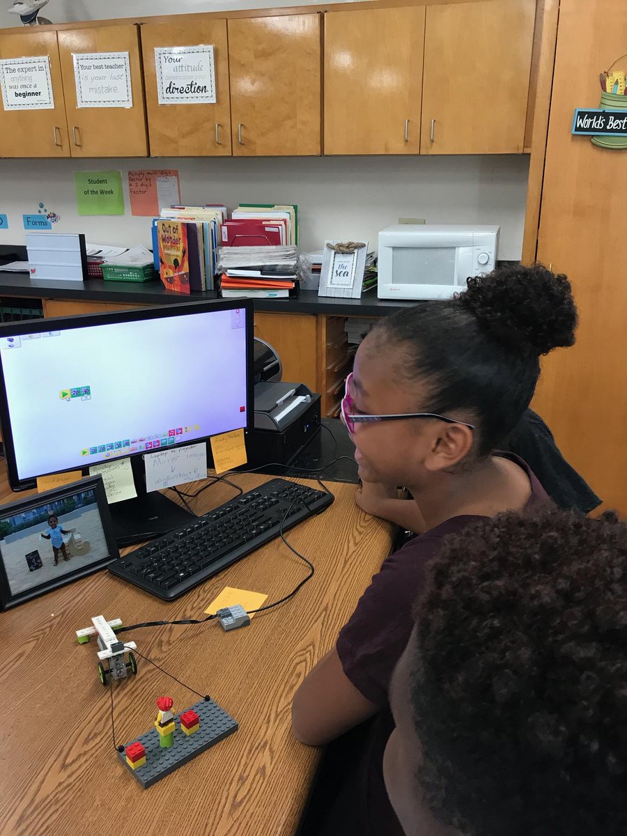 LEGO Robotics in Ms Vaughn's class, not just for #STEMtober, but all year long! <a href="/HCPSWestShoreES/">West Shore Elem</a> <a href="/surfingsulliva5/">Lynn Sullivan 🌻( now on Threads)</a> <a href="/HCPSArea1/">HCPS Area 1</a>
