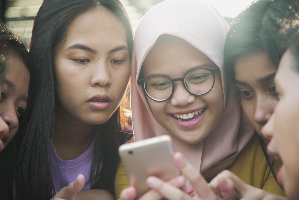 girleffect's tweet photo. Do you know how to post a selfie on Instagram? Publish a tweet? Stay safe on Facebook? 
Many girls are not tech literate and are being left behind as a consequence.  
Learn more about #girlsandmobile 📲 https://t.co/A6s71qYMem 
#genderdigitaldivide #m4d #mobile4development #ict4d https://t.co/tzLlejP4Wc