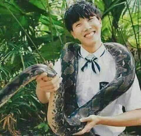 EliMoralesMina2's tweet image. We all know what story behind this photo😂😆😂
#ihate snakeu😂
Gudnyth 😍😘

#PCAs #TheSong #IDOL #BTS @BTS_twt