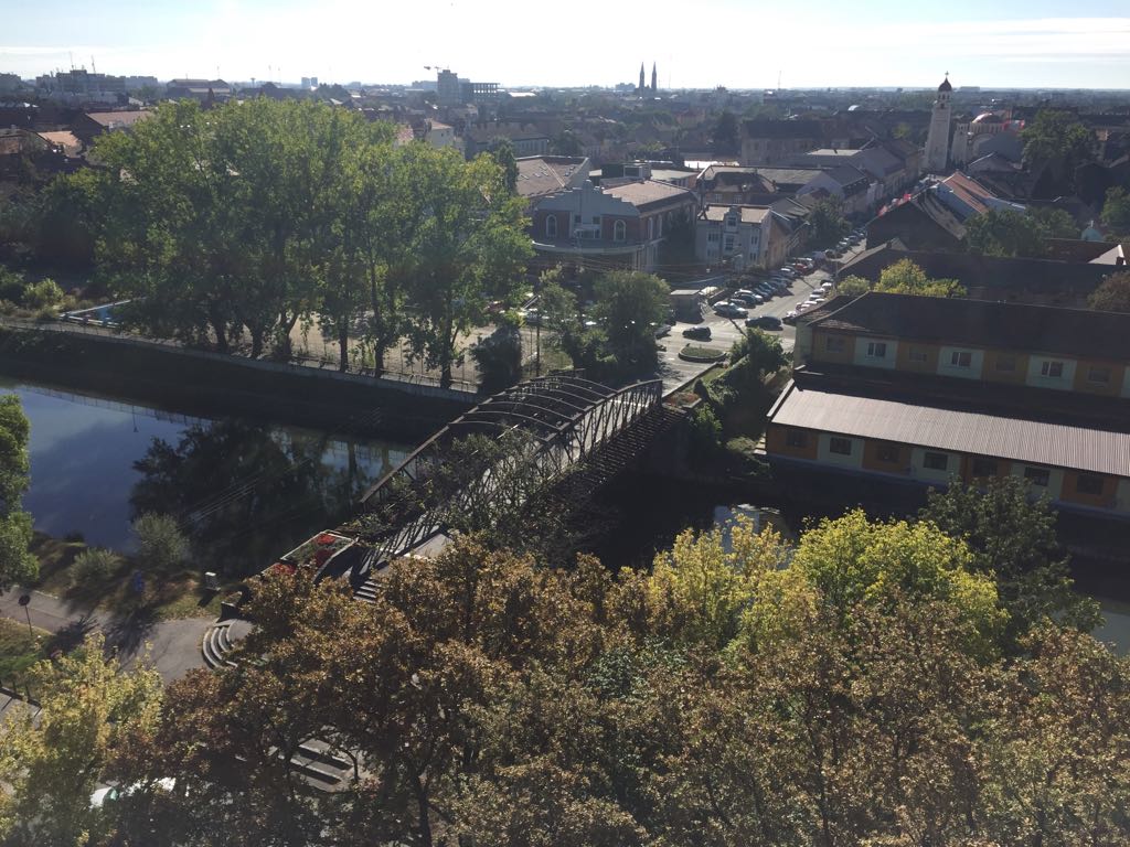 Lupercales's tweet photo. Estamos impartiendo un taller en el marco del simposio LightEdu 2018 en Timisoara, que finalizará con una instalación temporal en uno de los puentes sobre el canal Bega. Stay Tuned!
#LightEdu #Lupercales https://t.co/a1FGkPtXZj