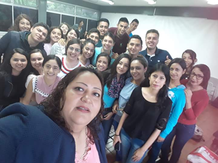 CAROLINARN75's tweet photo. Buen dia, grato compartir experiencias con excelentes alumnos universitarios; a quienes les deseo el mejor de los exitos.
#CuCostaSur
#Administracion https://t.co/AsX5VP9TPK