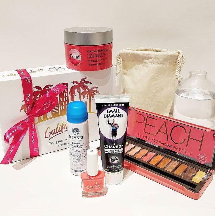 betrousse's tweet photo. Ma Petite Trousse en Californie a été victime de jet lag et a pris un peu de retard ! La voici maintenant entre vos mains, quel est votre produit préféré ? <3 https://t.co/Lt2Vl5ZoF8